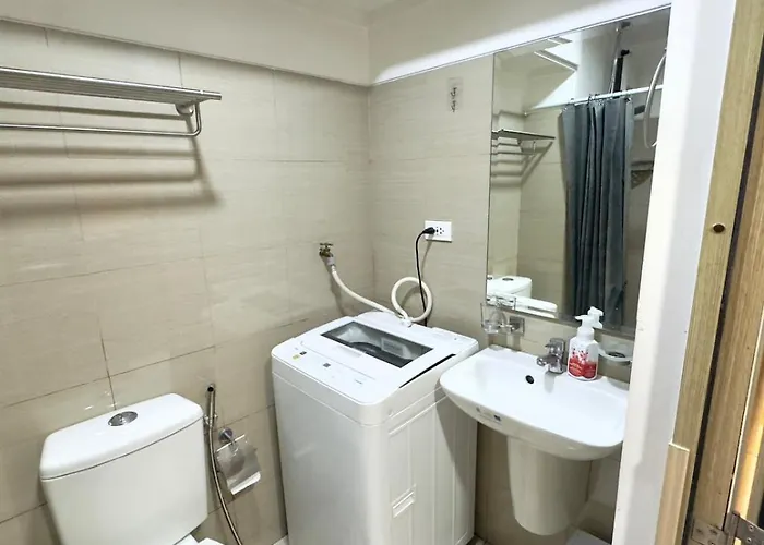 Staycation Shore Residences One Bedroom W Balcony Pool View Near Smx Sm Moa Ikea Naia Dfa Ocean Park Dfa * Manila