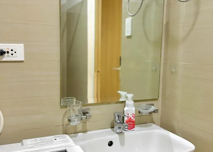 Staycation Shore Residences One Bedroom W Balcony Pool View Near Smx Sm Moa Ikea Naia Dfa Ocean Park Dfa Apartment Manila