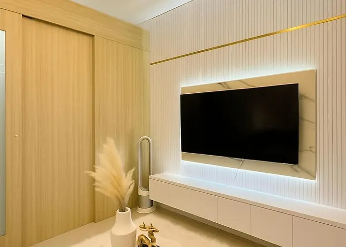 Staycation Shore Residences One Bedroom W Balcony Pool View Near Smx Sm Moa Ikea Naia Dfa Ocean Park Dfa Apartment