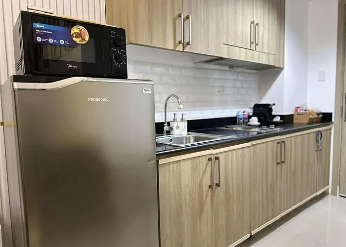 Staycation Shore Residences One Bedroom W Balcony Pool View Near Smx Sm Moa Ikea Naia Dfa Ocean Park Dfa Apartment